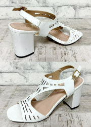 Босоножки на каблуке