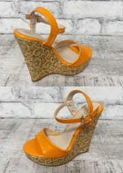 Босоножки на каблуке