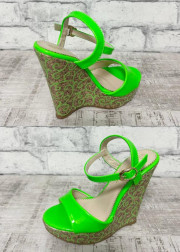 Босоножки на каблуке