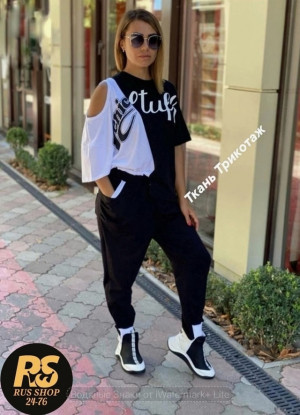 Спортивный костюм 22979556