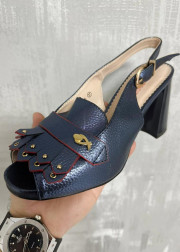 Босоножки на каблуке