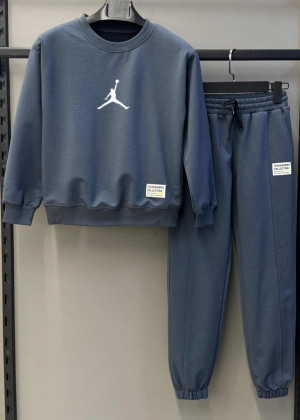 Спортивный костюм 23094512