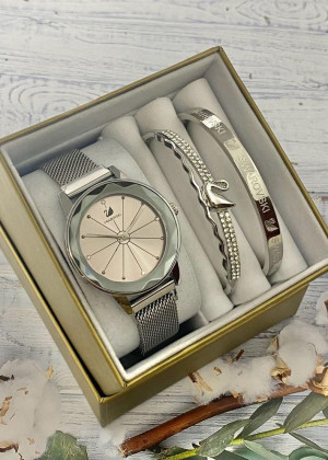 Подарочный набор для женщин часы, 2 браслета + коробка 23245021