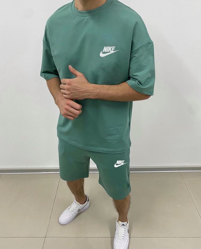 Спортивный костюм 22946521