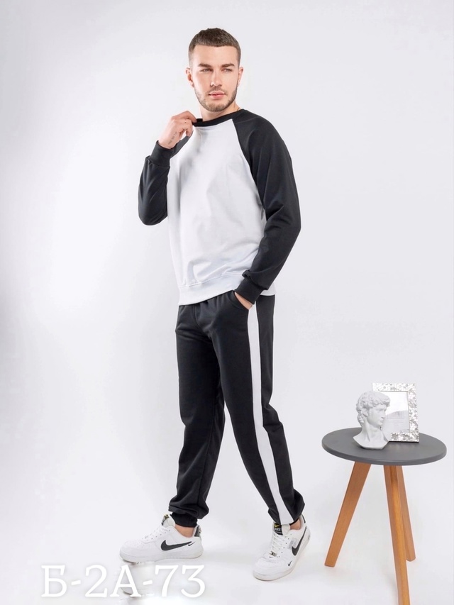 Спортивный костюм 22948715