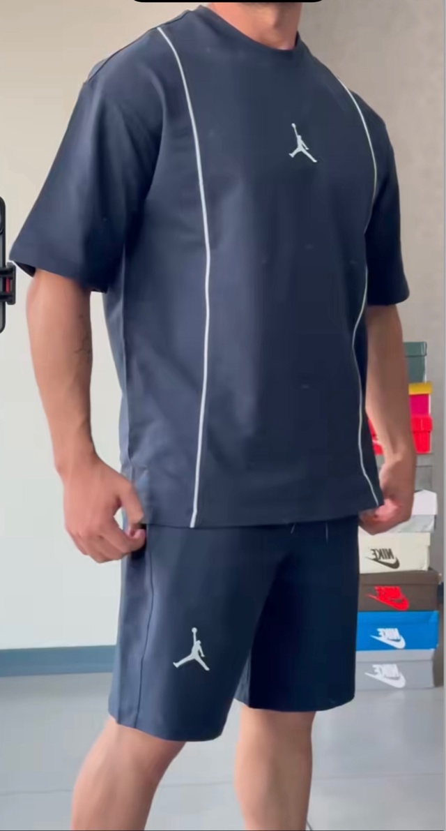 Спортивный костюм 22948758