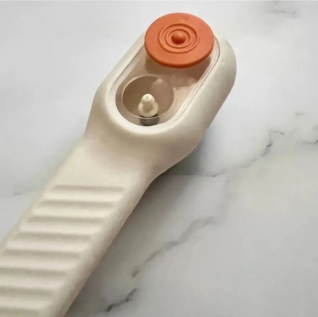 Щетка для уборки с дозатором для моющего средства 22966489