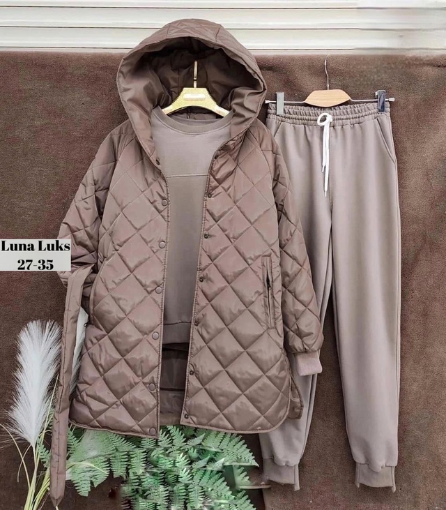 Спортивный костюм 22968299