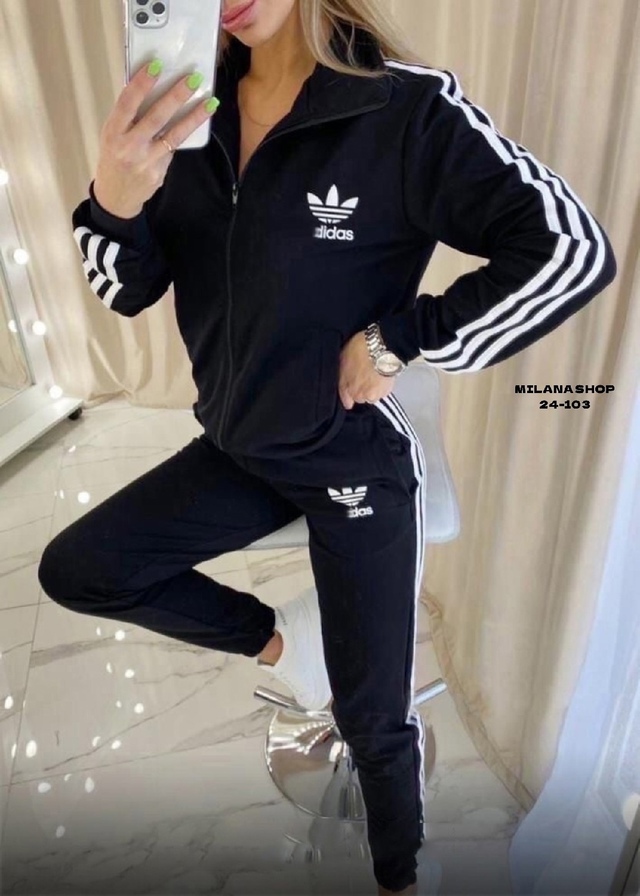 Спортивный костюм 22981909