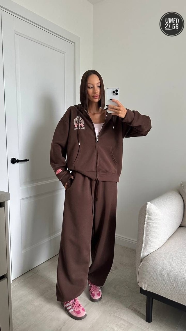 Спортивный костюм 22995440