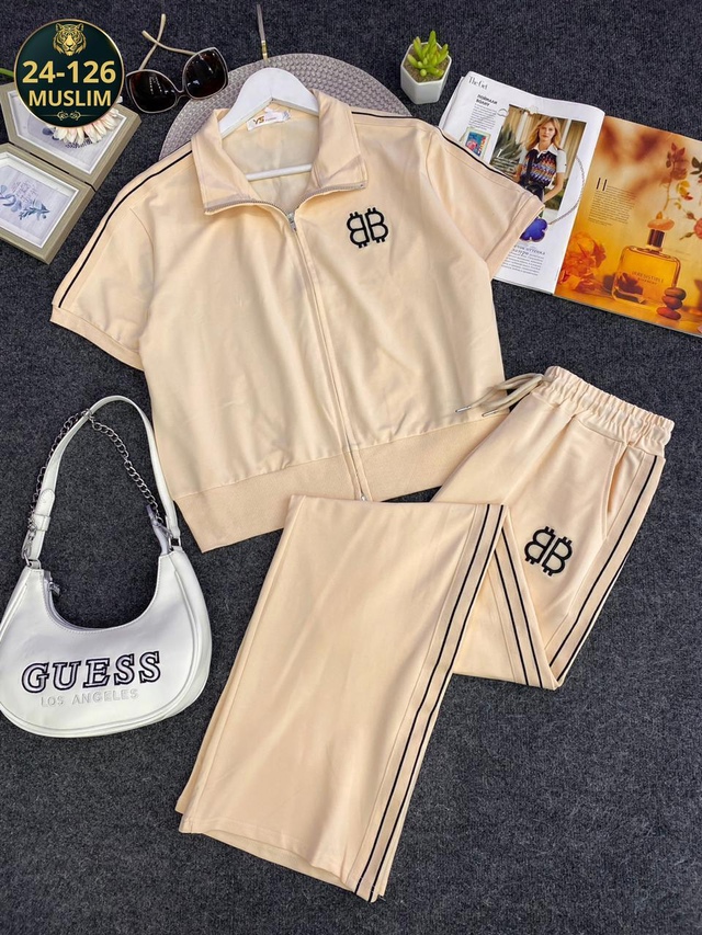 Спортивный костюм 23007677