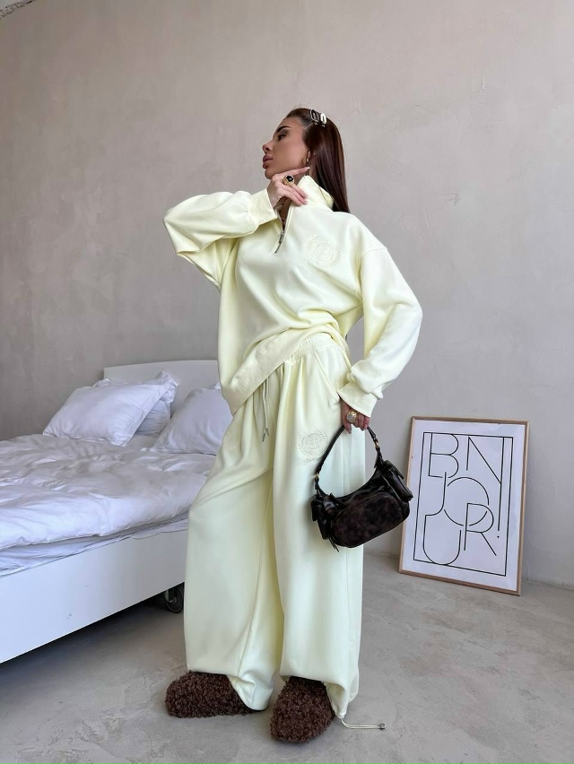 Спортивный костюм 23042320