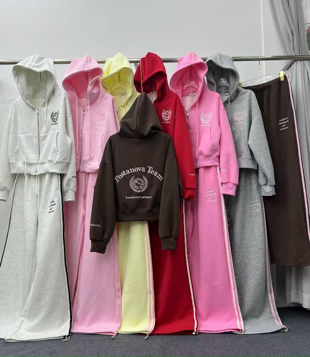 Спортивный костюм 23046175