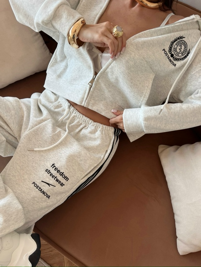 Спортивный костюм 23046175