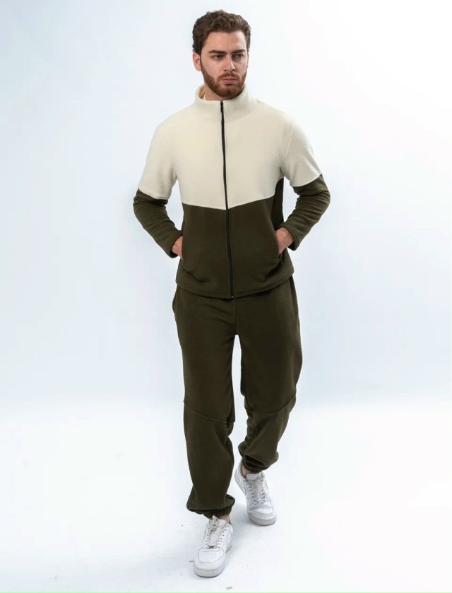 Спортивный костюм 23047304