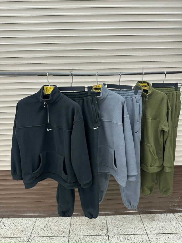 Спортивный костюм 23048230