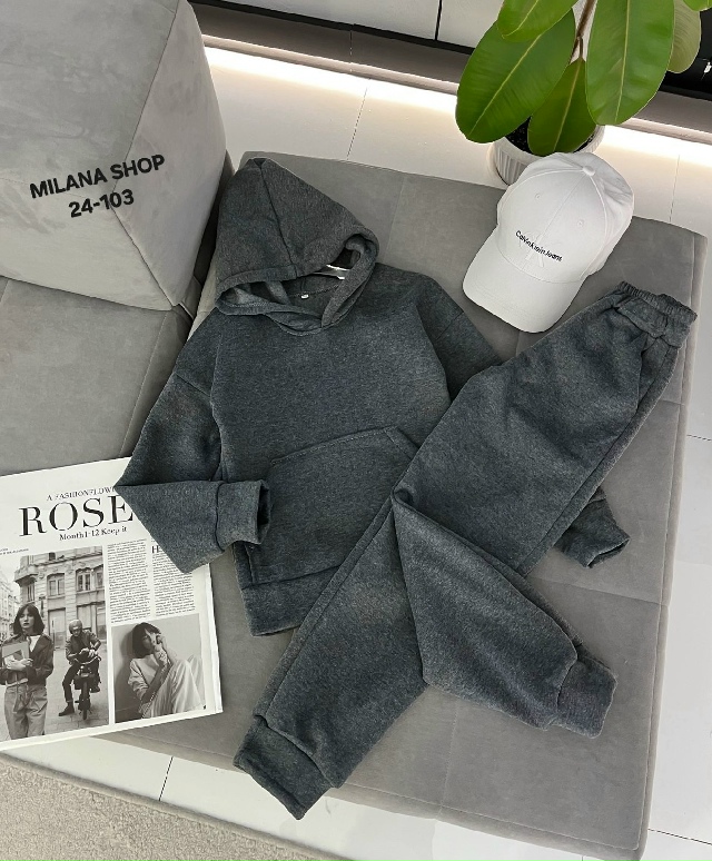 Спортивный костюм 23049458