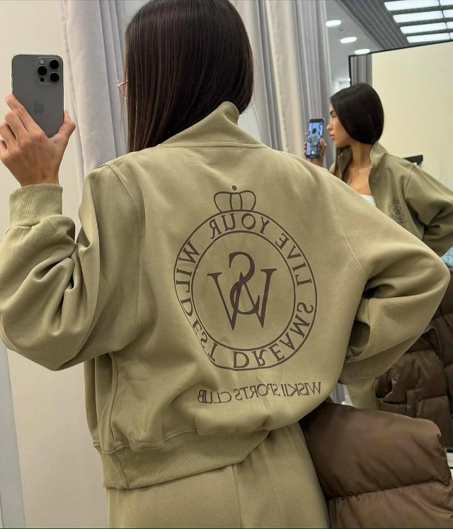 Спортивный костюм 23061390