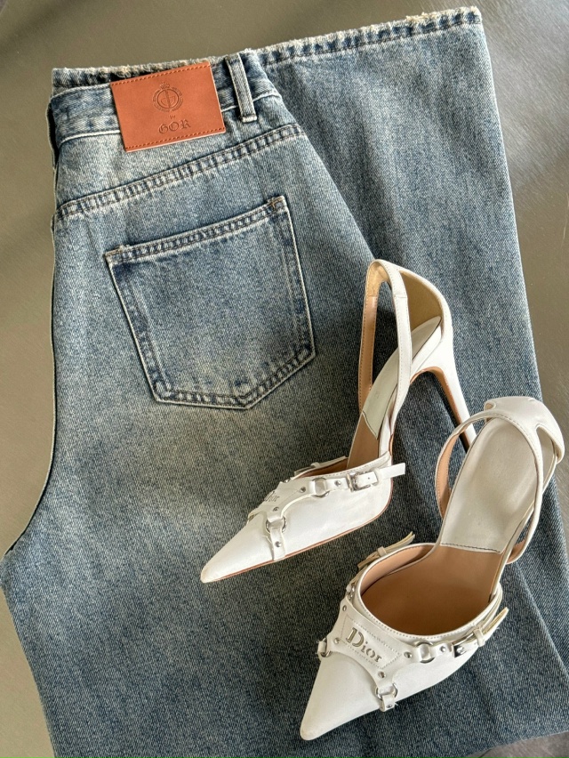 Джинсы 23061171