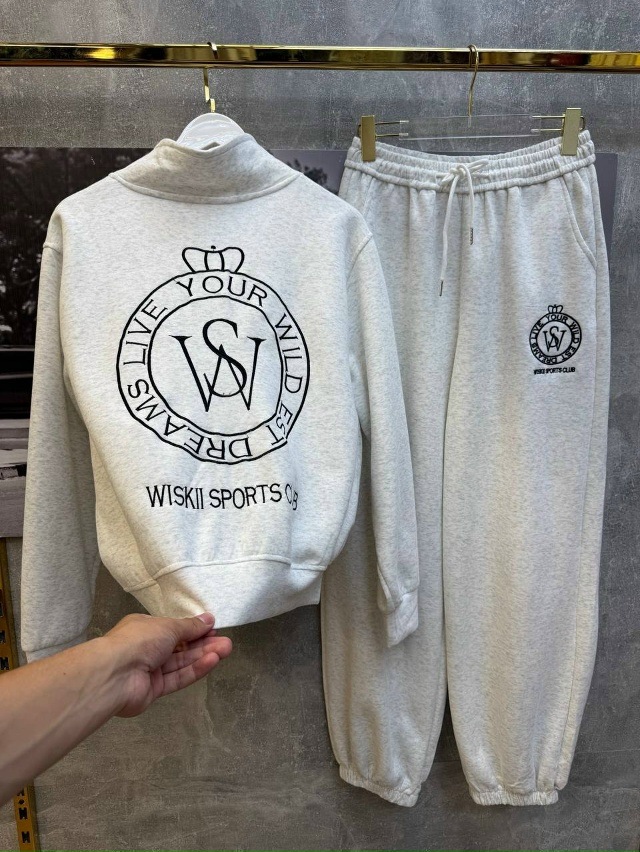 Спортивный костюм 23061390