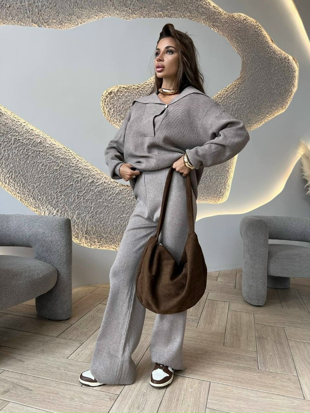 Спортивный костюм 23069959