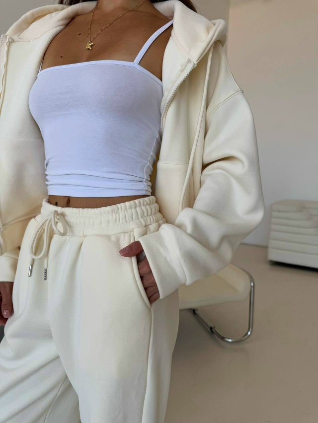 Спортивный костюм 23075938