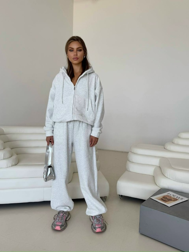 Спортивный костюм 23075937