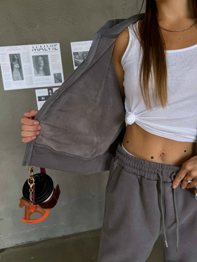 Спортивный костюм 23075939