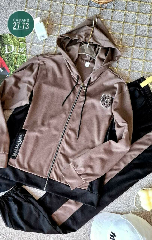 Спортивный костюм 23082646