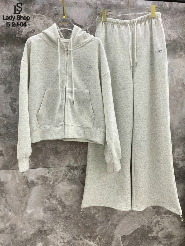 Спортивный костюм 23083244