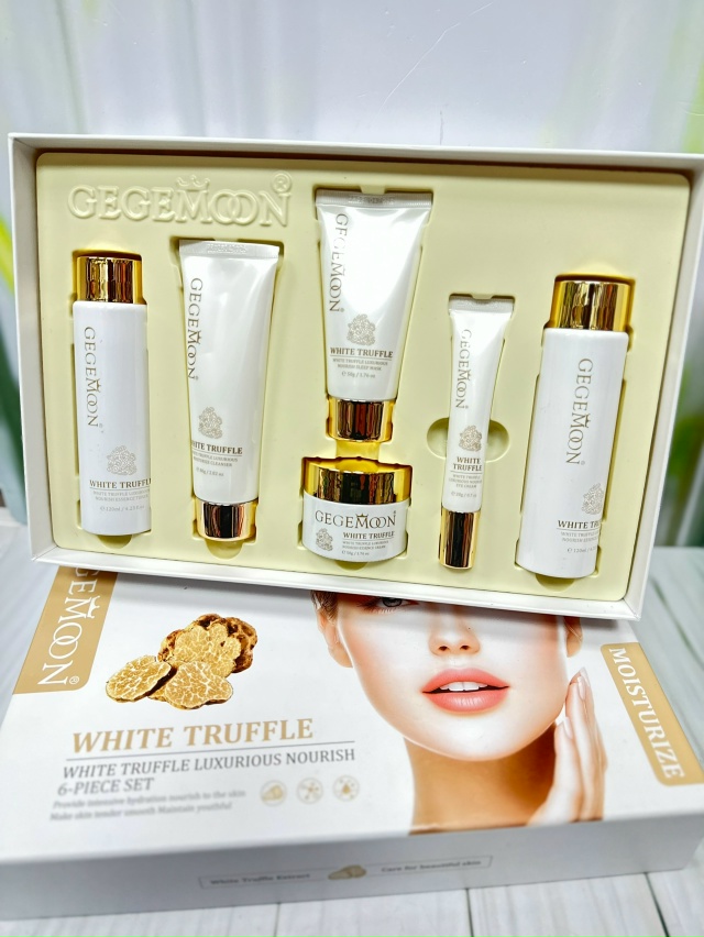 Подарочный набор косметики 23082941