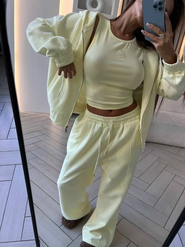 Спортивный костюм 23084497