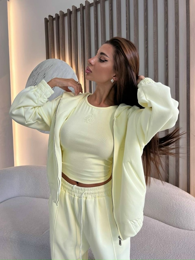 Спортивный костюм 23084497