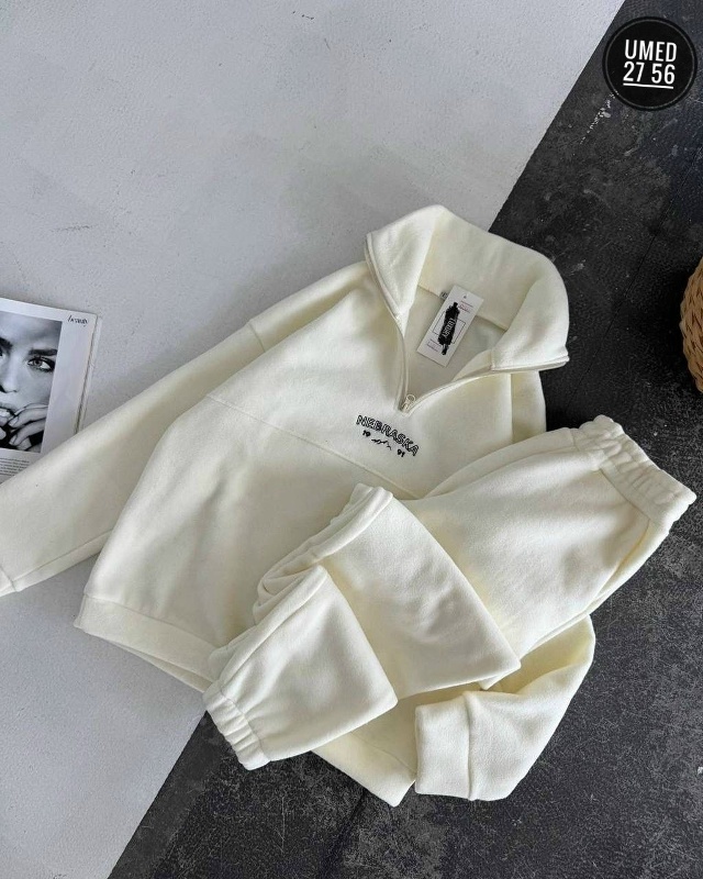 Спортивный костюм 23084824