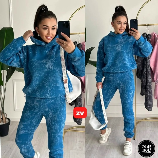 Спортивный костюм 23084610