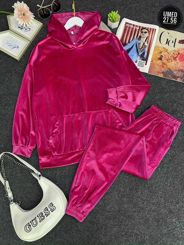 Спортивный костюм 23096679