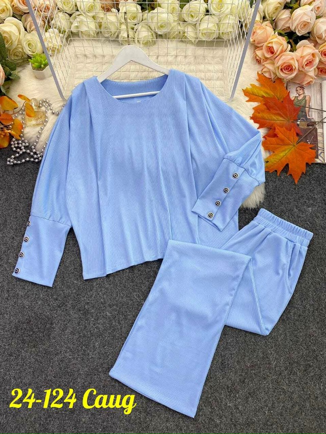 Спортивный костюм 23097677