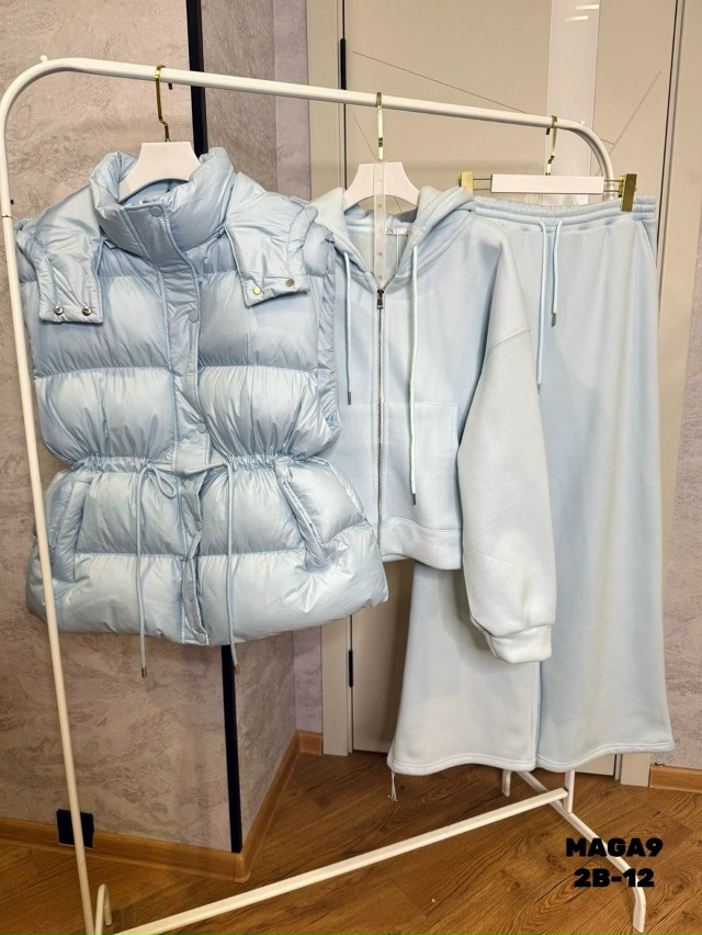 Спортивный костюм 23107473