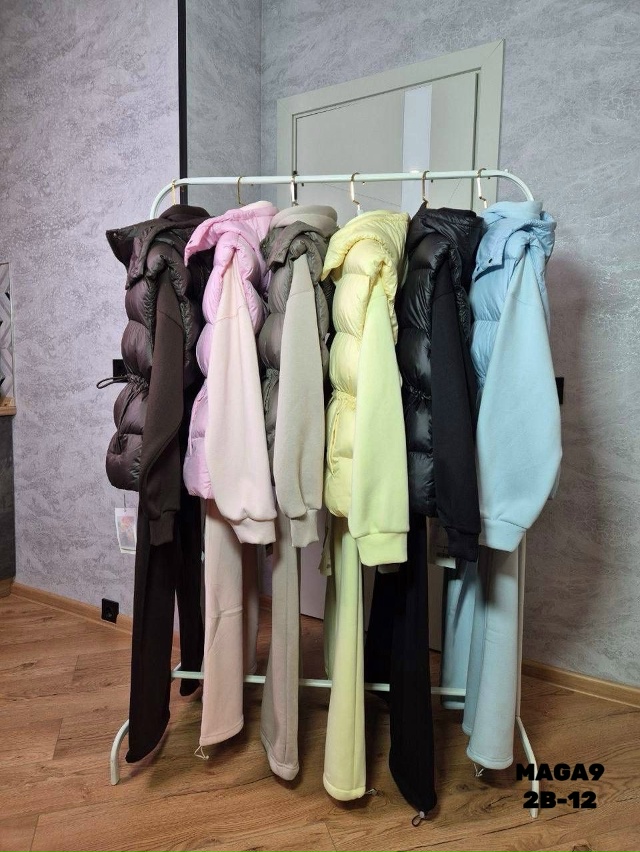 Спортивный костюм 23107473