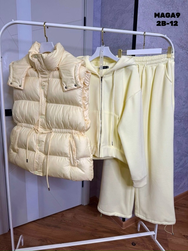 Спортивный костюм 23107473