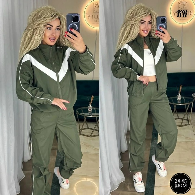 Спортивный костюм 23115442