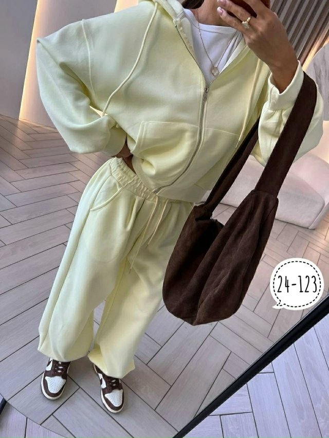 Спортивный костюм 23117162