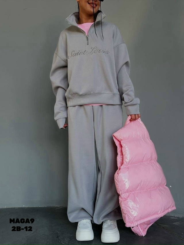 Спортивный костюм 23127195