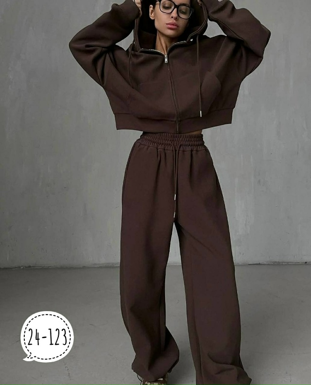 Спортивный костюм 23133366