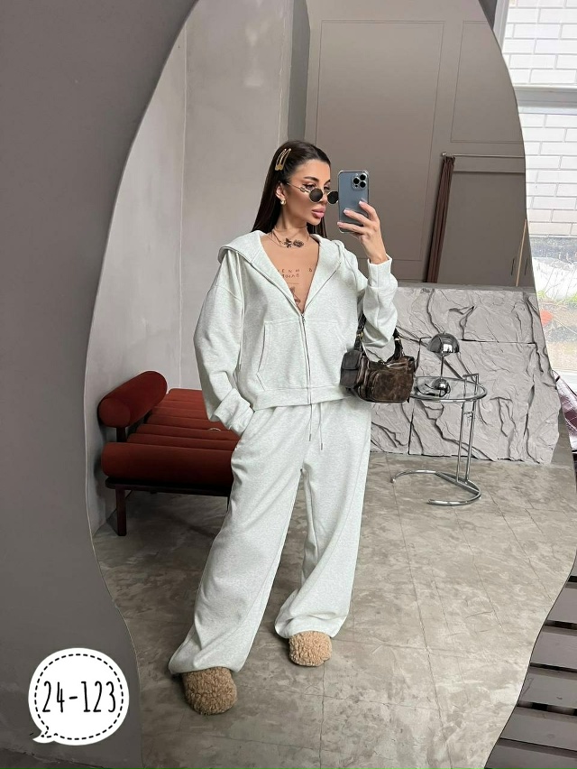 Спортивный костюм 23133366