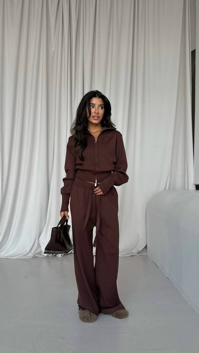 Спортивный костюм 23135267