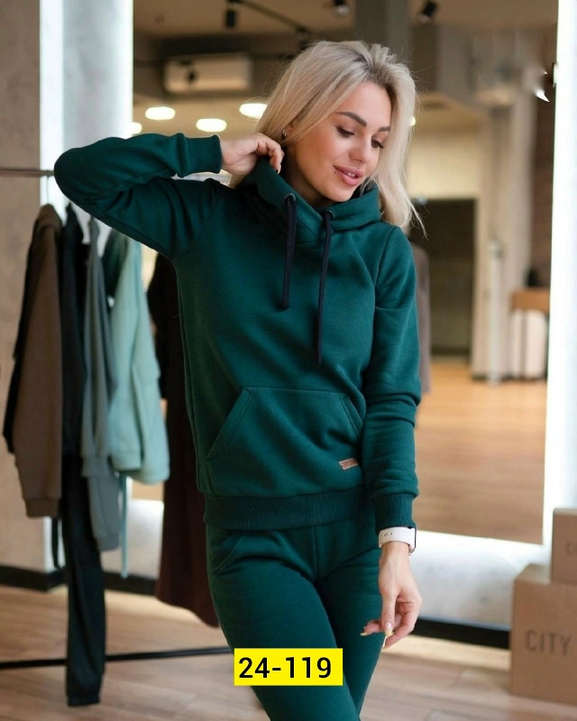 Спортивный костюм 23136477