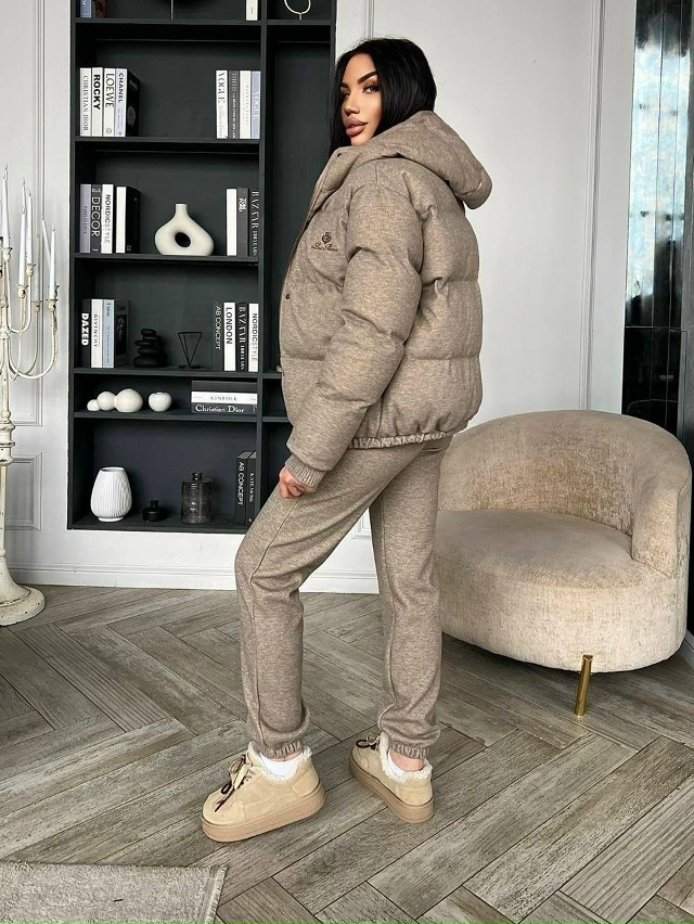 Спортивный костюм 23139420