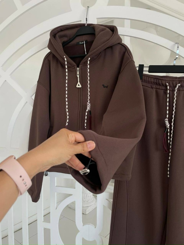 Спортивный костюм 23139433