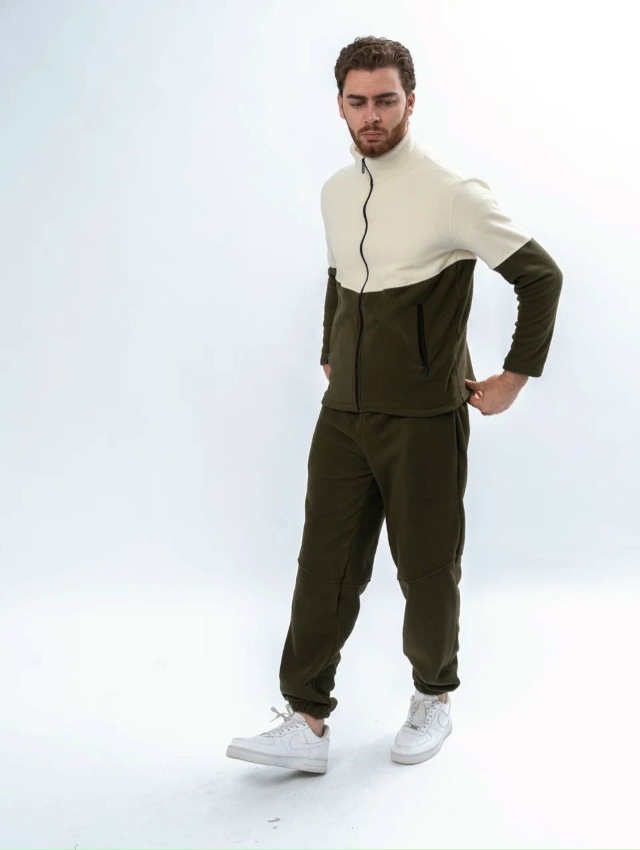 Спортивный костюм 23157389